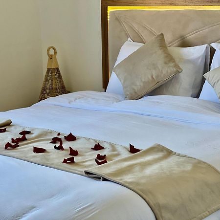 Mini-Villa Situee Dans Une Residence Prestigia A Marrakech, Avec Une Vue Sur La Piscine Et Le Golf Une Securite 24H Sur 24 Et Une Proximite Ideale De L Aeroport 5 Minutes C Est Une Offre Parfaite Pour Des Vacances Marrakesh Luaran gambar