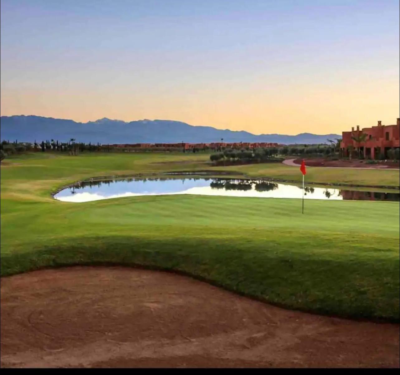 Mini-Villa Situee Dans Une Residence Prestigia A Marrakech, Avec Une Vue Sur La Piscine Et Le Golf Une Securite 24H Sur 24 Et Une Proximite Ideale De L Aeroport 5 Minutes C Est Une Offre Parfaite Pour Des Vacances Marrakesh Luaran gambar