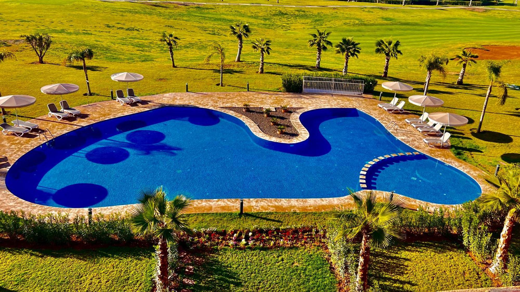 Mini-Villa Situee Dans Une Residence Prestigia A Marrakech, Avec Une Vue Sur La Piscine Et Le Golf Une Securite 24H Sur 24 Et Une Proximite Ideale De L Aeroport 5 Minutes C Est Une Offre Parfaite Pour Des Vacances Marrakesh Luaran gambar