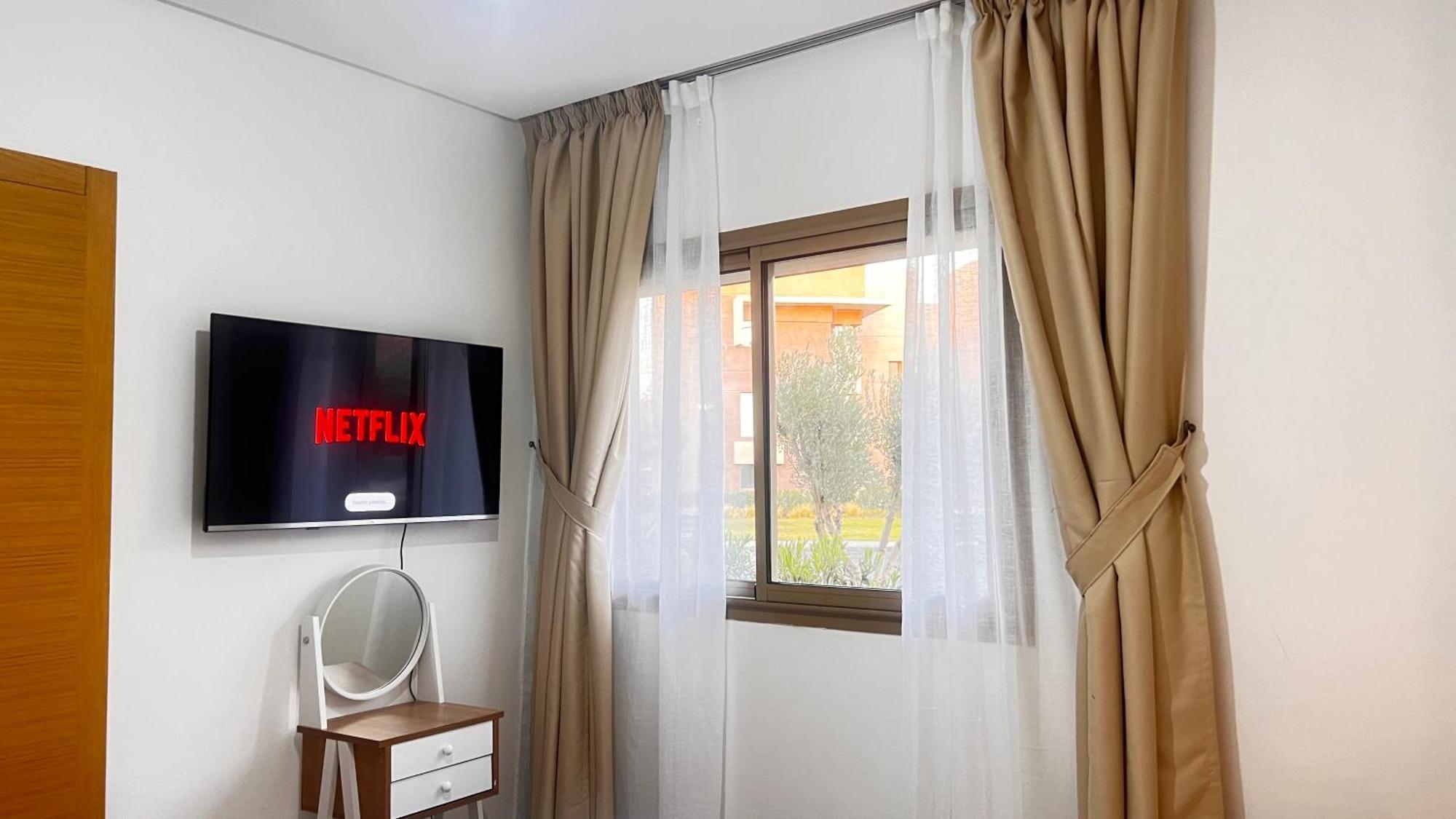 Mini-Villa Situee Dans Une Residence Prestigia A Marrakech, Avec Une Vue Sur La Piscine Et Le Golf Une Securite 24H Sur 24 Et Une Proximite Ideale De L Aeroport 5 Minutes C Est Une Offre Parfaite Pour Des Vacances Marrakesh Luaran gambar