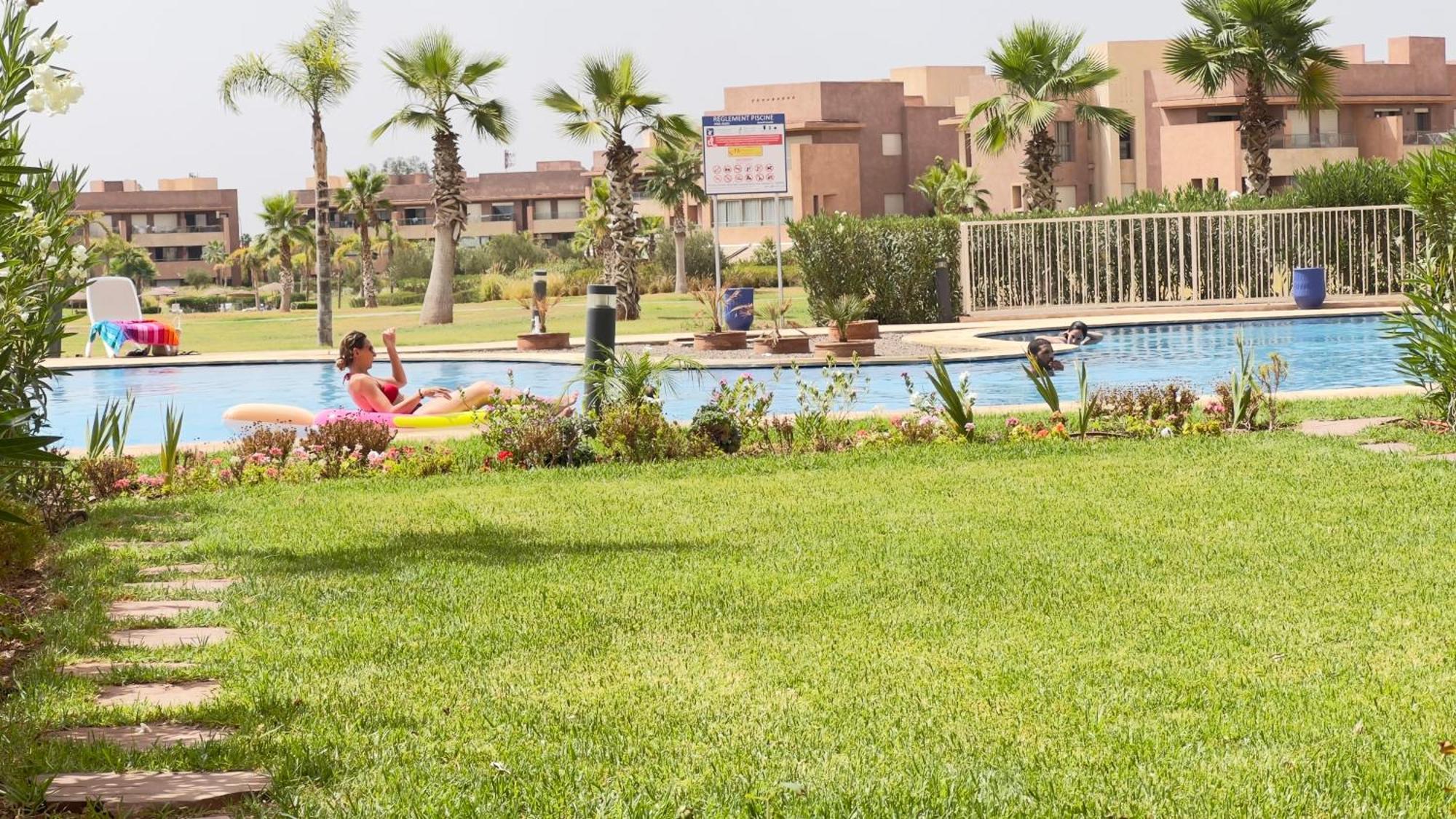 Mini-Villa Situee Dans Une Residence Prestigia A Marrakech, Avec Une Vue Sur La Piscine Et Le Golf Une Securite 24H Sur 24 Et Une Proximite Ideale De L Aeroport 5 Minutes C Est Une Offre Parfaite Pour Des Vacances Marrakesh Luaran gambar